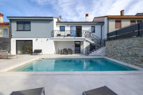Villa Meri near Pula for 6 people with heated pool & only 500 m from beach
